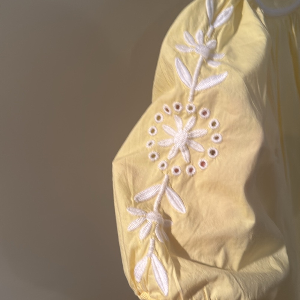 NWT Women’s St. Johns Bay Blouse. Yellow and white in XL - Picture 4 of 5